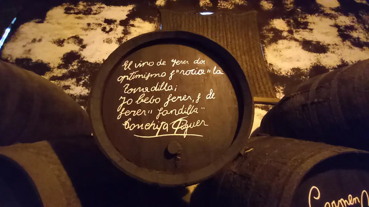Bota de vino en una bodega histórica de Jerez