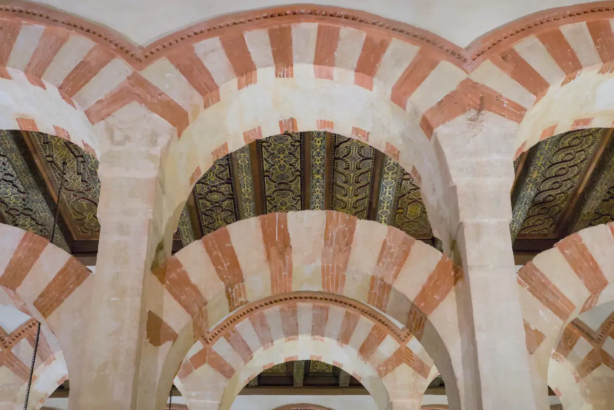 Mezquita-Catedral de Córdoba, arcadas de herradura bicolor