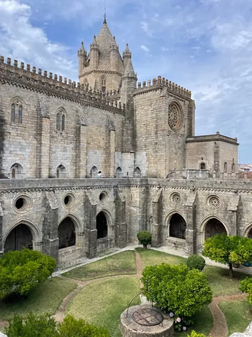 Templo Romano, Catedral y Capilla de los Huesos