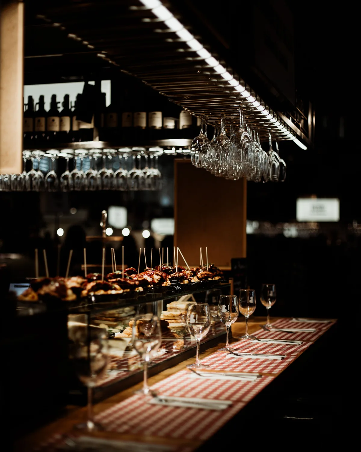 Ruta de pintxos en la Plaza Nueva — Viavora Travel