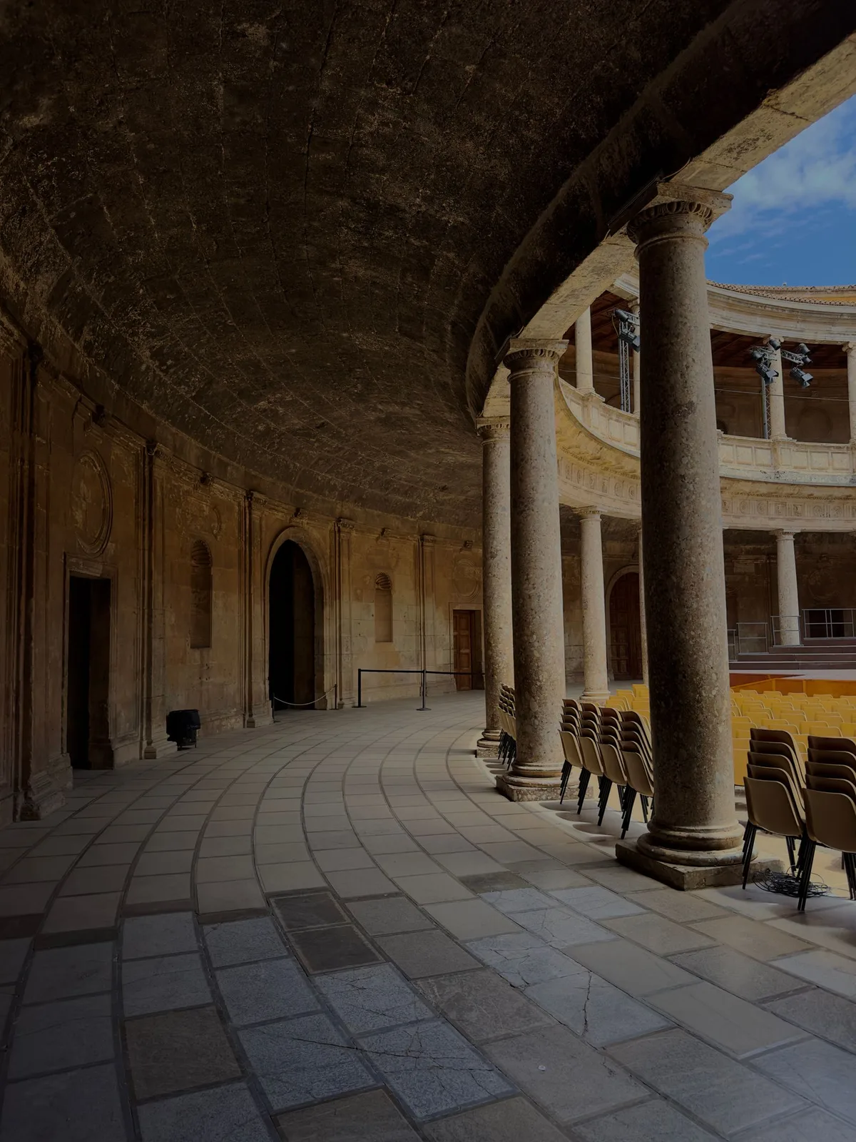 Palacio de Carlos V — Viavora Travel