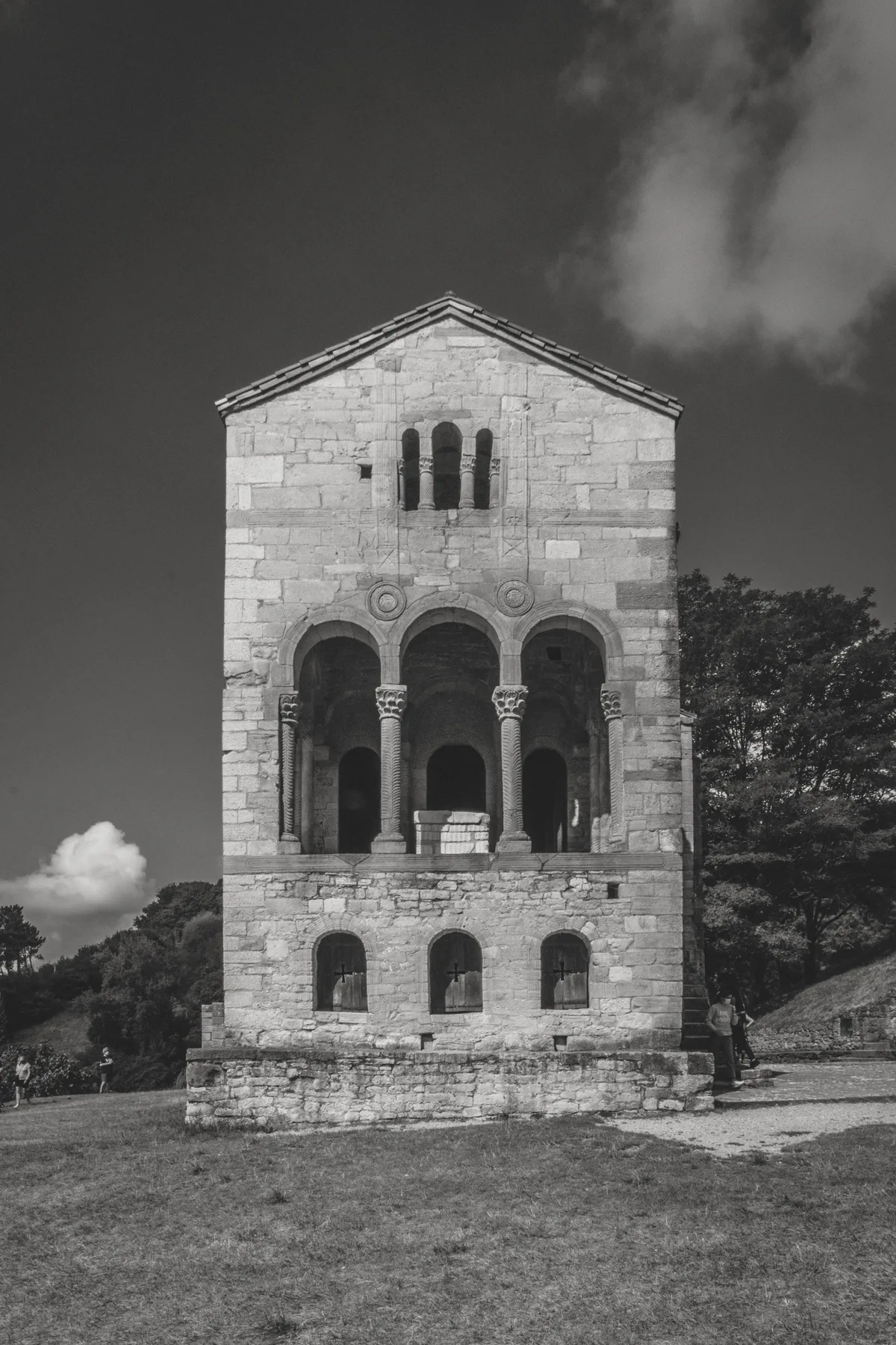 Santa María del Naranco y San Miguel de Lillo — Viavora Travel