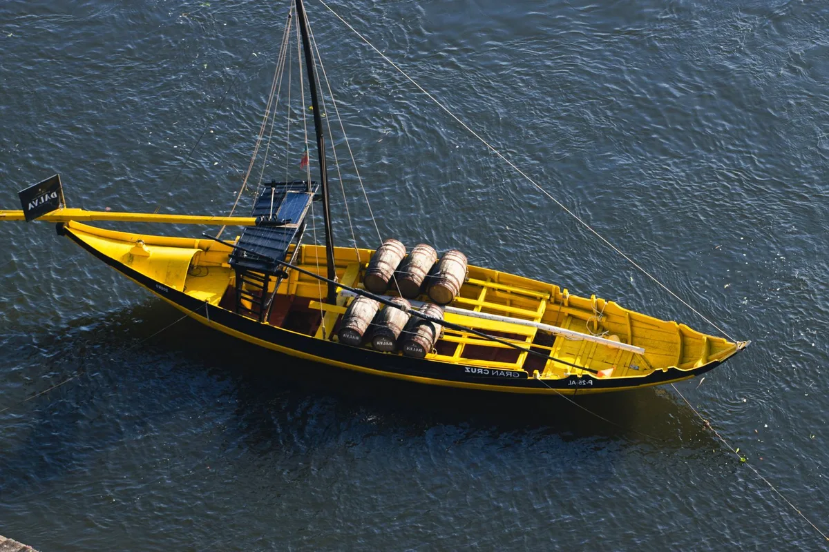 Paseo en barco rabelo por el Duero — Viavora Travel