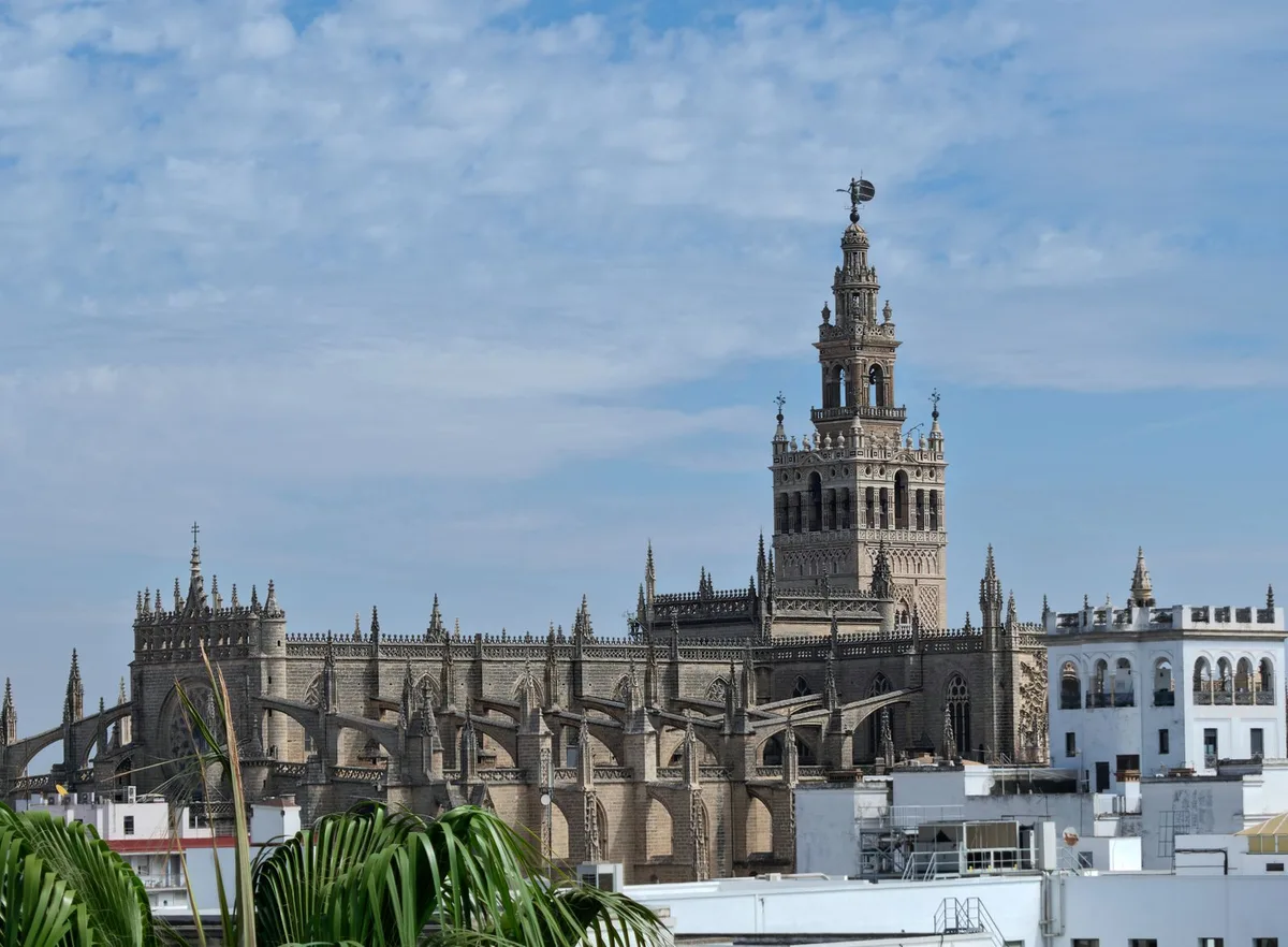 Catedral y la Giralda — Viavora Travel