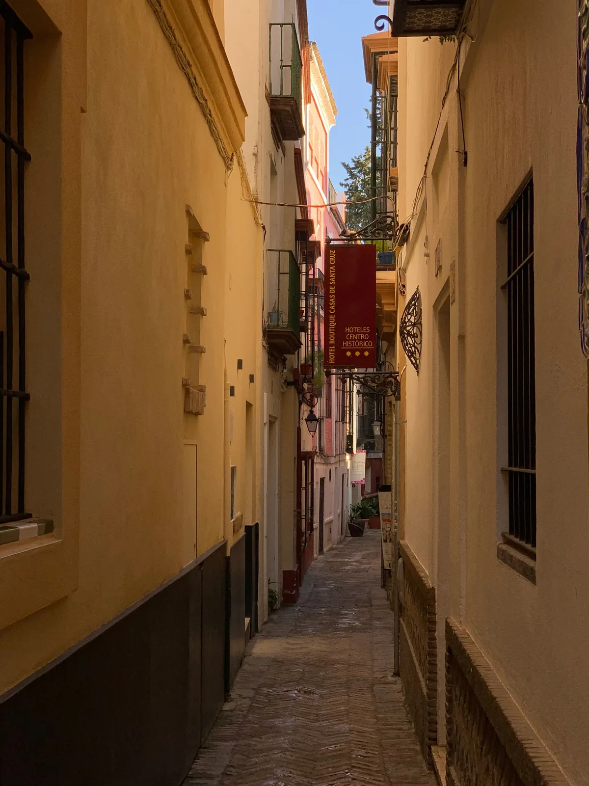 Barrio de Santa Cruz — Viavora Travel