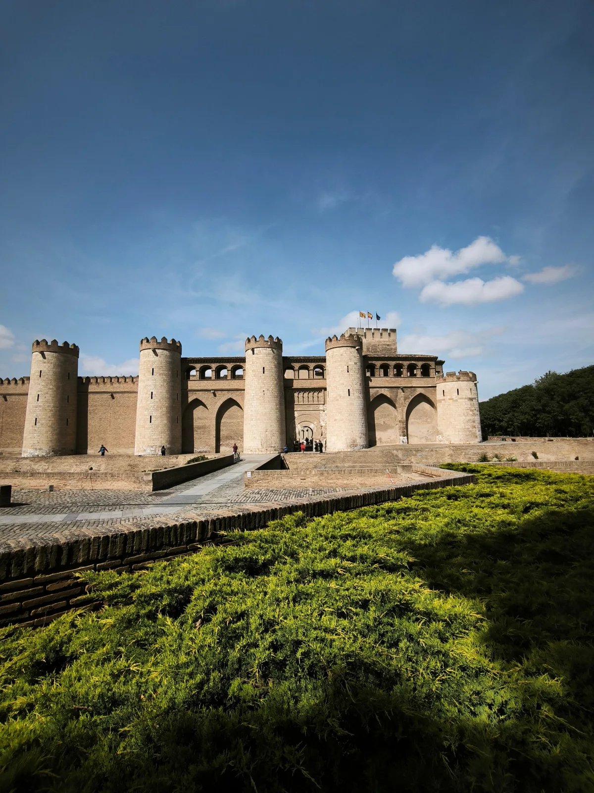 Palacio de la Aljafería — Viavora Travel