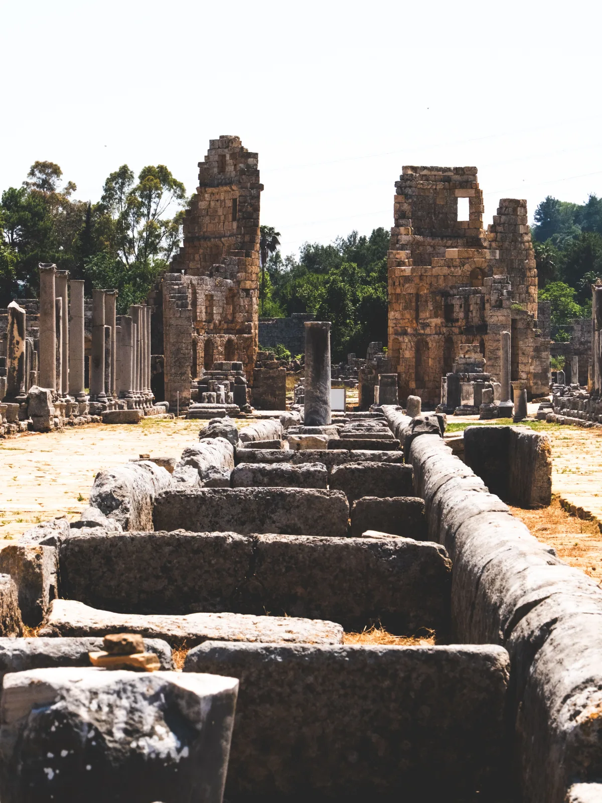 Murallas romanas y Museo del Foro — Viavora Travel
