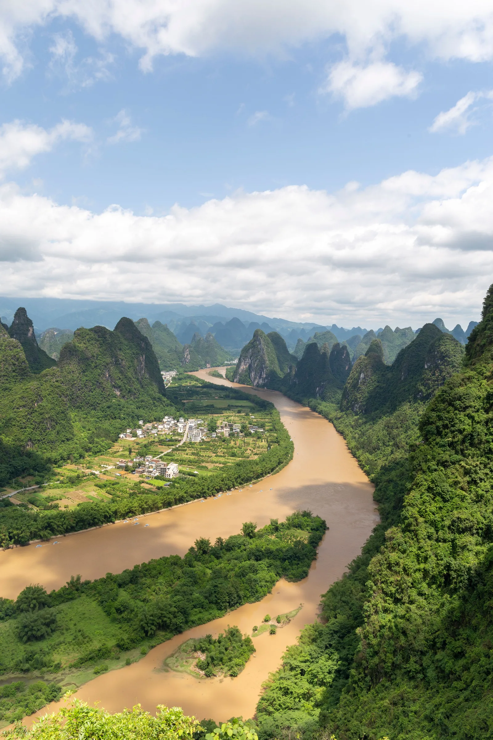 Yangshuo y el río Yulong al atardecer — Viavora Travel